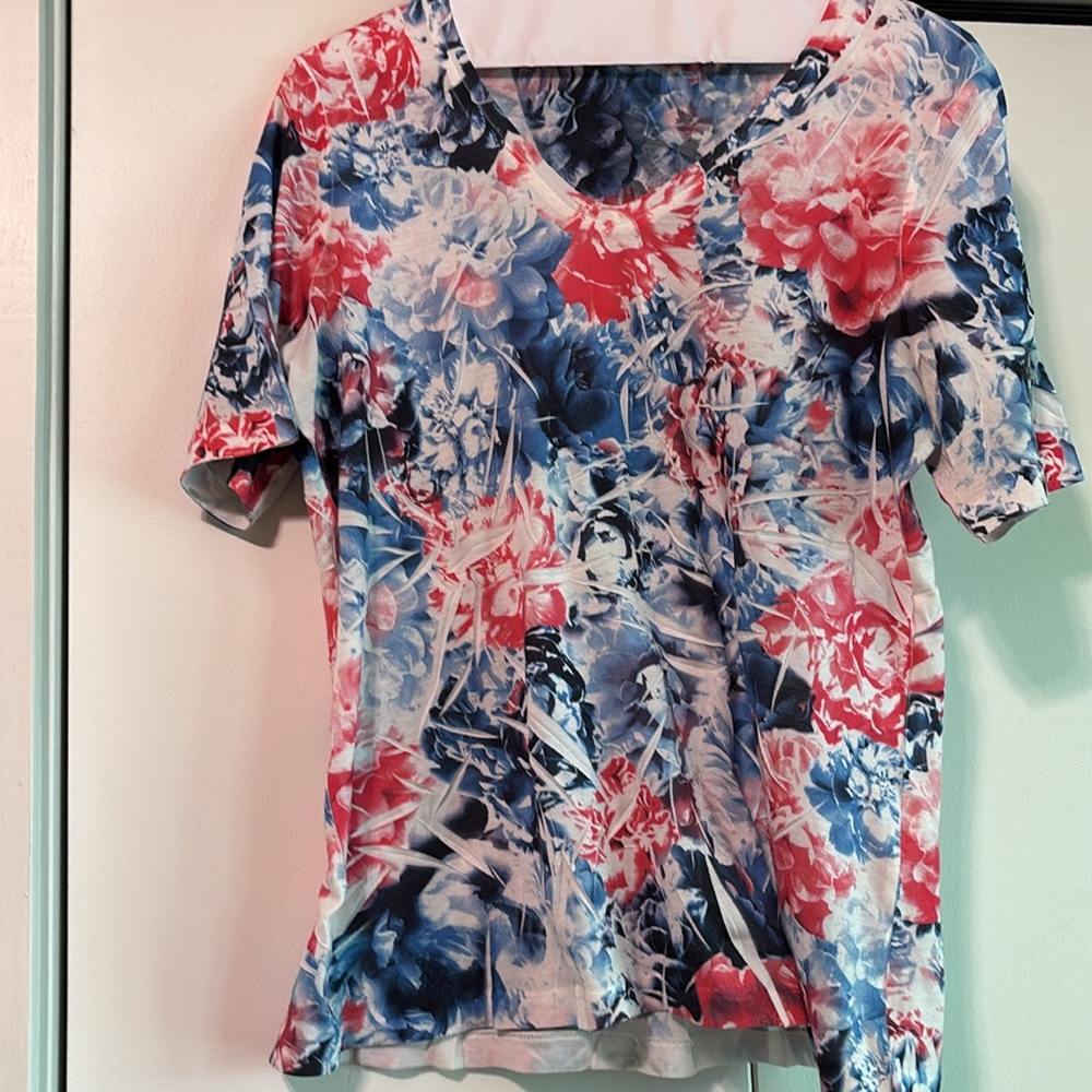 Floral V-Neck Women's Top - Red, Blue, White
